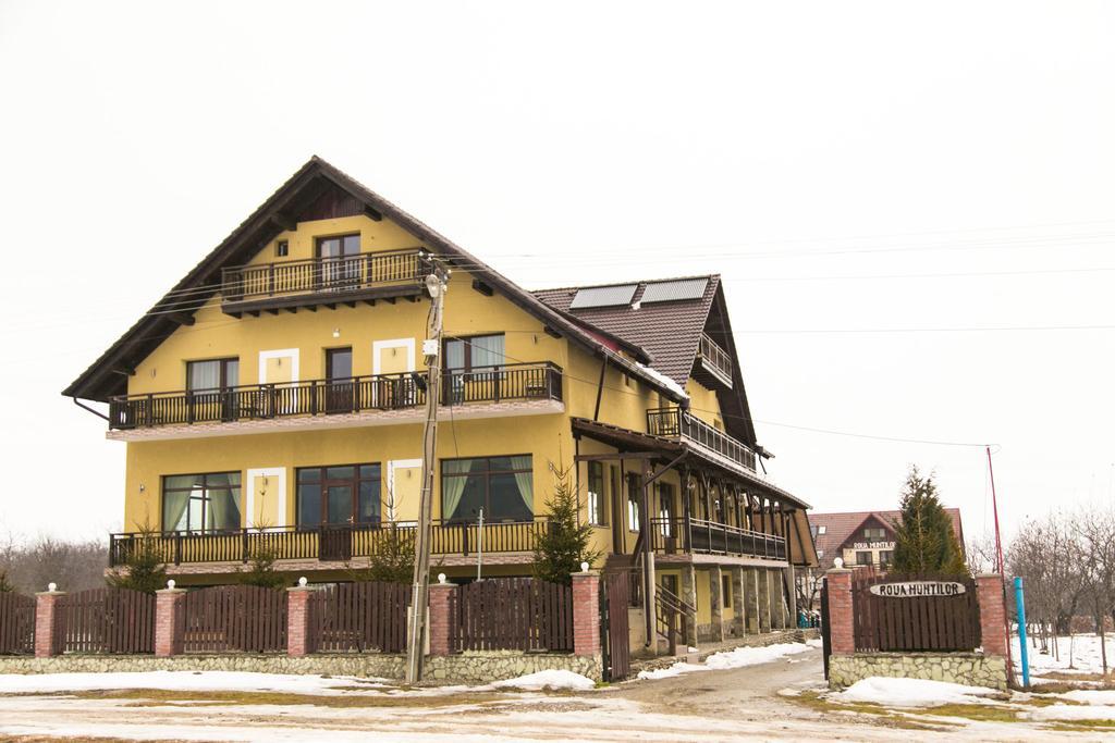 Sîmbăta de Sus 彭西尼亚罗纳蒙缇洛旅馆酒店 外观 照片