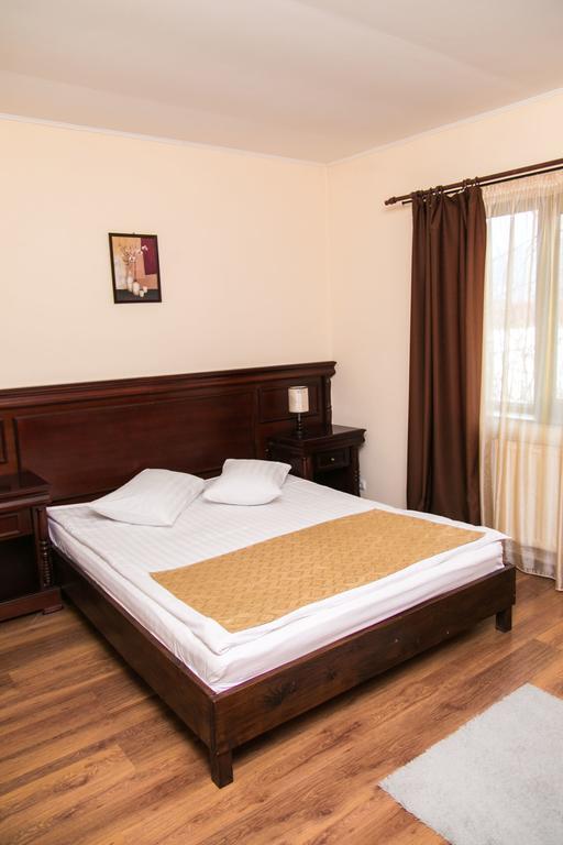Sîmbăta de Sus 彭西尼亚罗纳蒙缇洛旅馆酒店 外观 照片