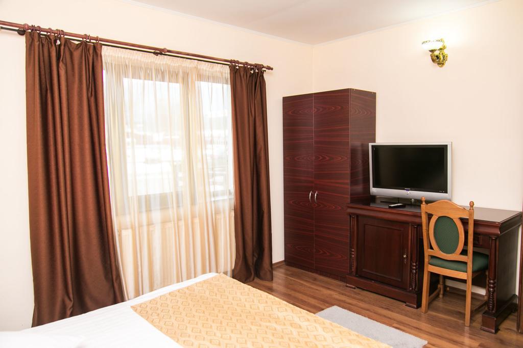 Sîmbăta de Sus 彭西尼亚罗纳蒙缇洛旅馆酒店 外观 照片